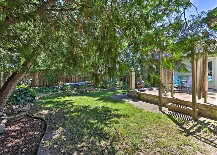 Modern Home With Backyard, 1 Mi To Dtwn Sturgeon Bay
