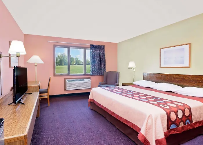 Super 8 By Wyndham Sturgeon Bay